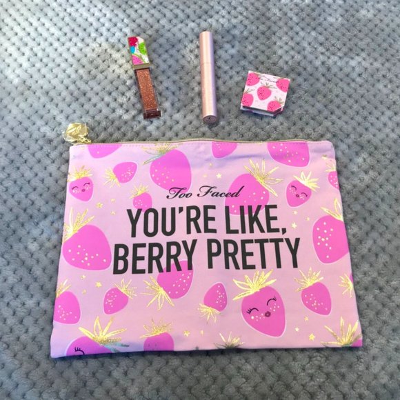 Too Faced Berry Pretty Set - Picture 1 of 1